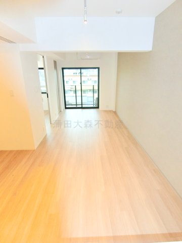 居室・リビング　床暖房付きLDK13.4帖　カウンターキッチンのリビングダイ