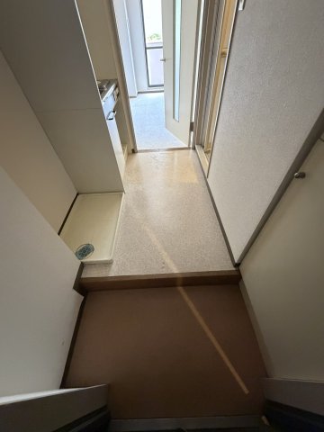 玄関　別の部屋の参考写真です