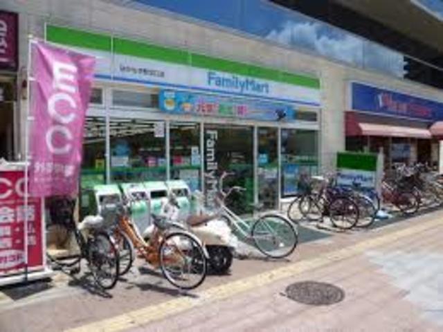 コンビニ　ファミリーマートなかもず駅北口店（コンビニ）まで302m