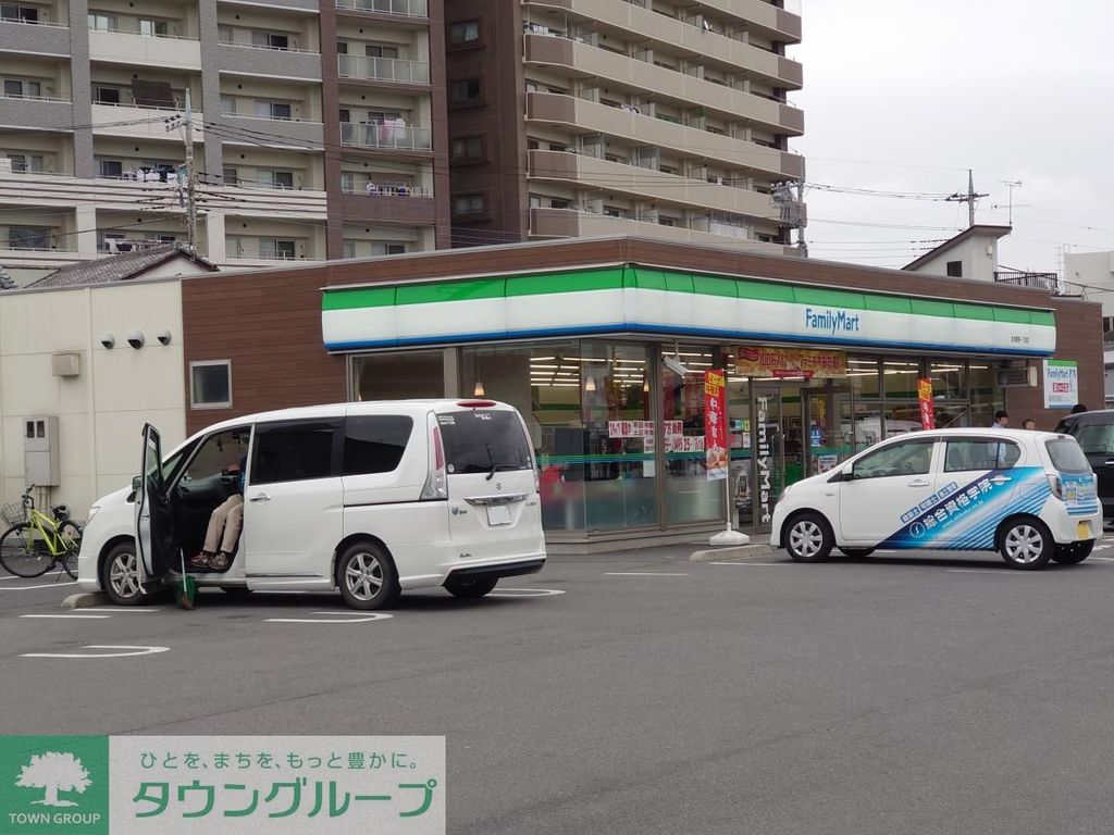 コンビニ　ファミリーマート 本庄駅南一丁目店（コンビニ）まで200m