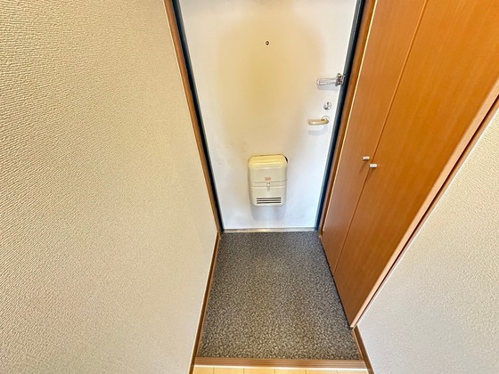 玄関　※別部屋の写真です