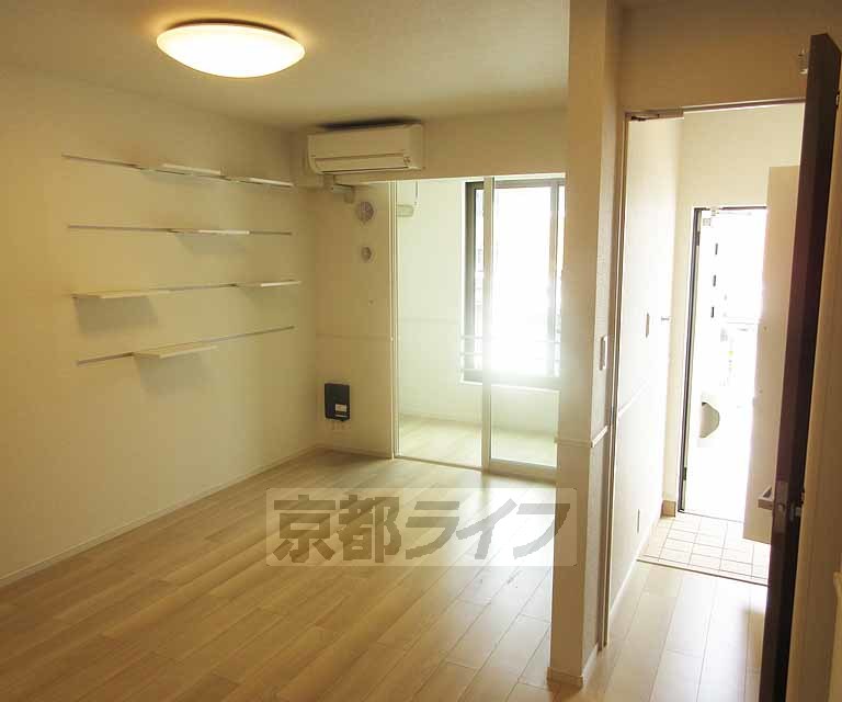 居室・リビング　日当たりの良いお部屋です！