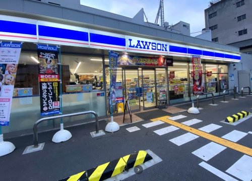 コンビニ　ローソン新町四丁目店（コンビニ）まで228m