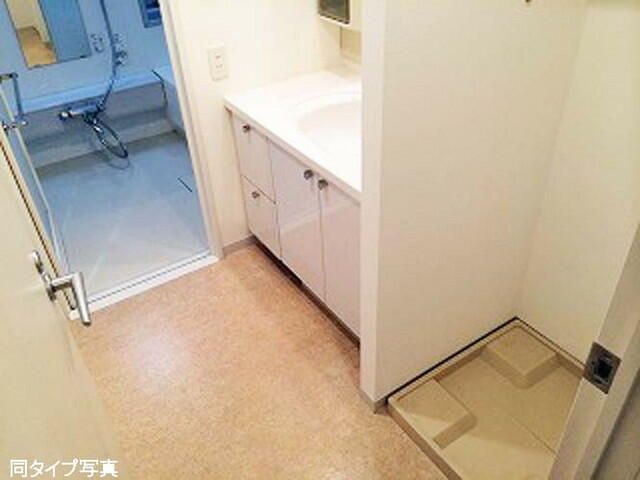 洗面設備　写真は同タイプ住居です。