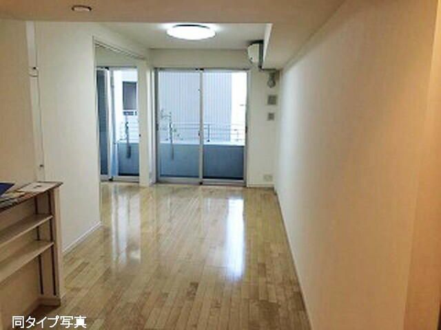 居室・リビング　写真は同タイプ住居です。