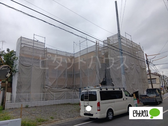 エントランス　建築中画像になります