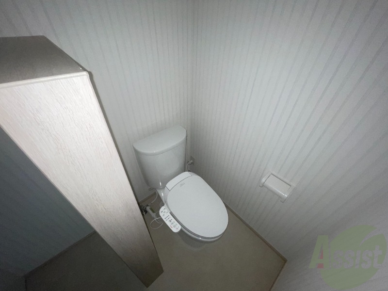 トイレ　トイレは温水洗浄便座付きで快適に過ごせそうです。