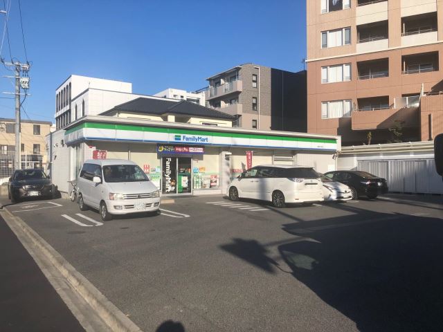 コンビニ　ファミリーマート（コンビニ）まで170m