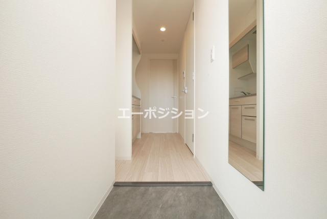 玄関　セレニテ難波ミラク参番館