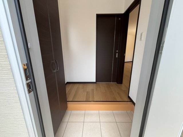 玄関　折戸町2-1-2戸建賃貸