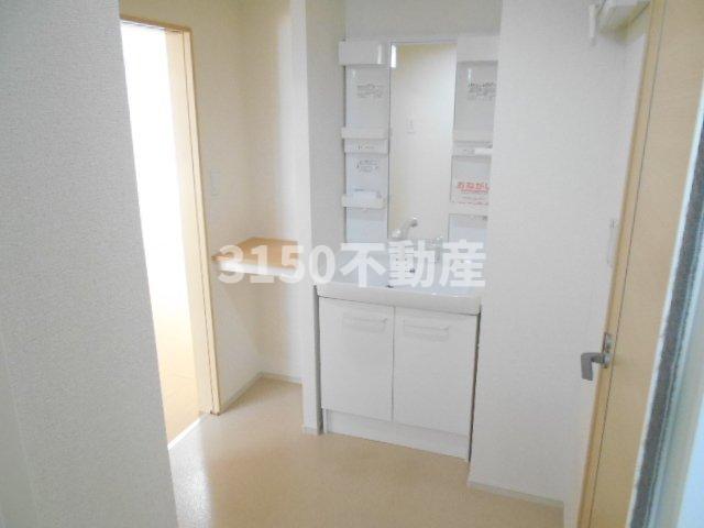 洗面設備　使いやすい洗面所です