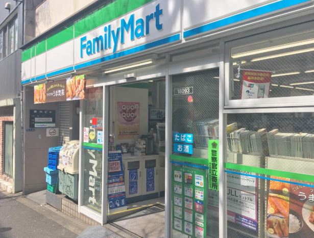 コンビニ　ファミリーマート西麻布霞町店（コンビニ）まで156m