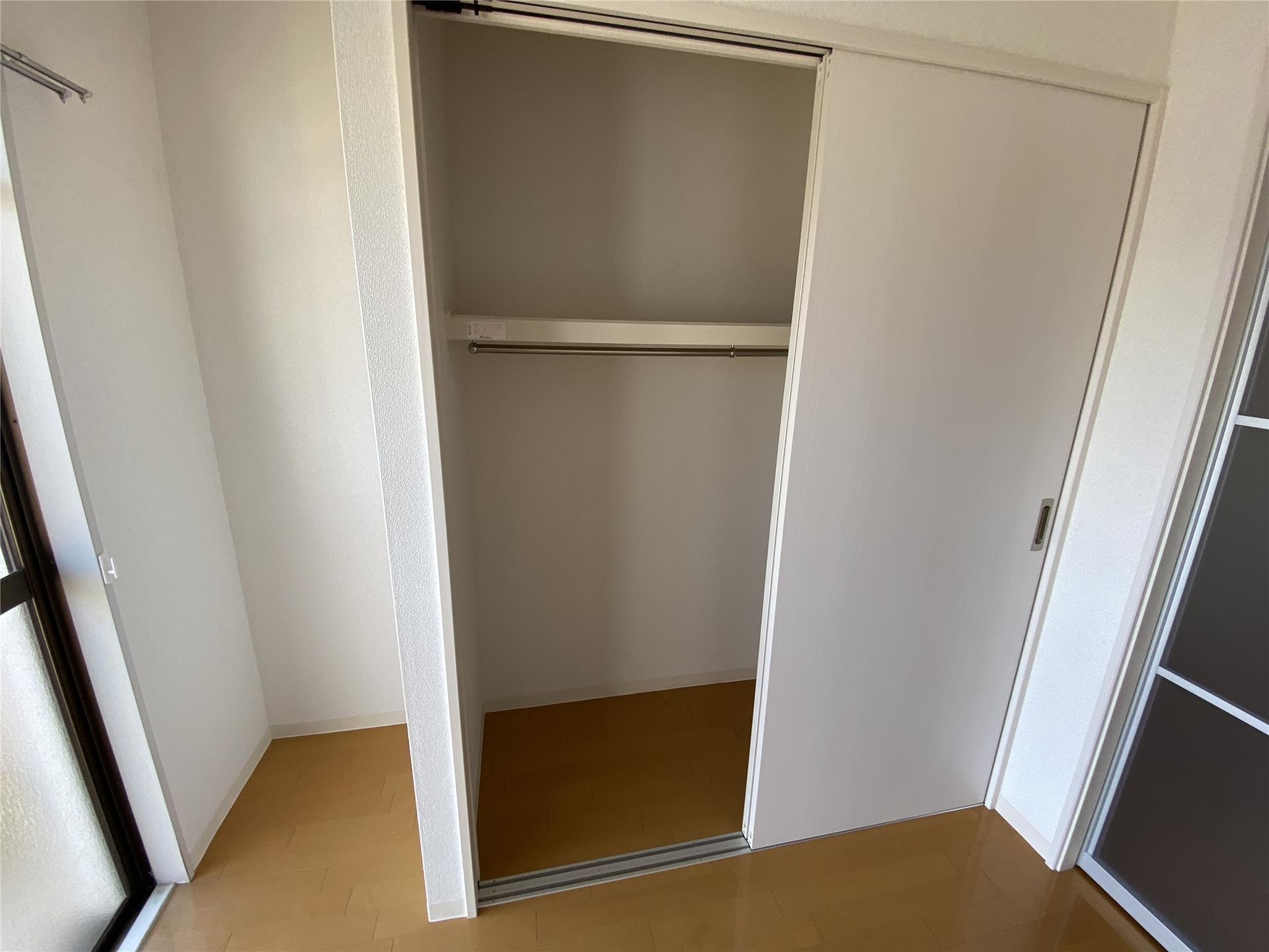 収納　服の出し入れがしやすいクローゼット収納です