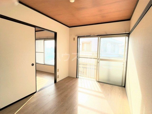 スカイハイツの居間写真