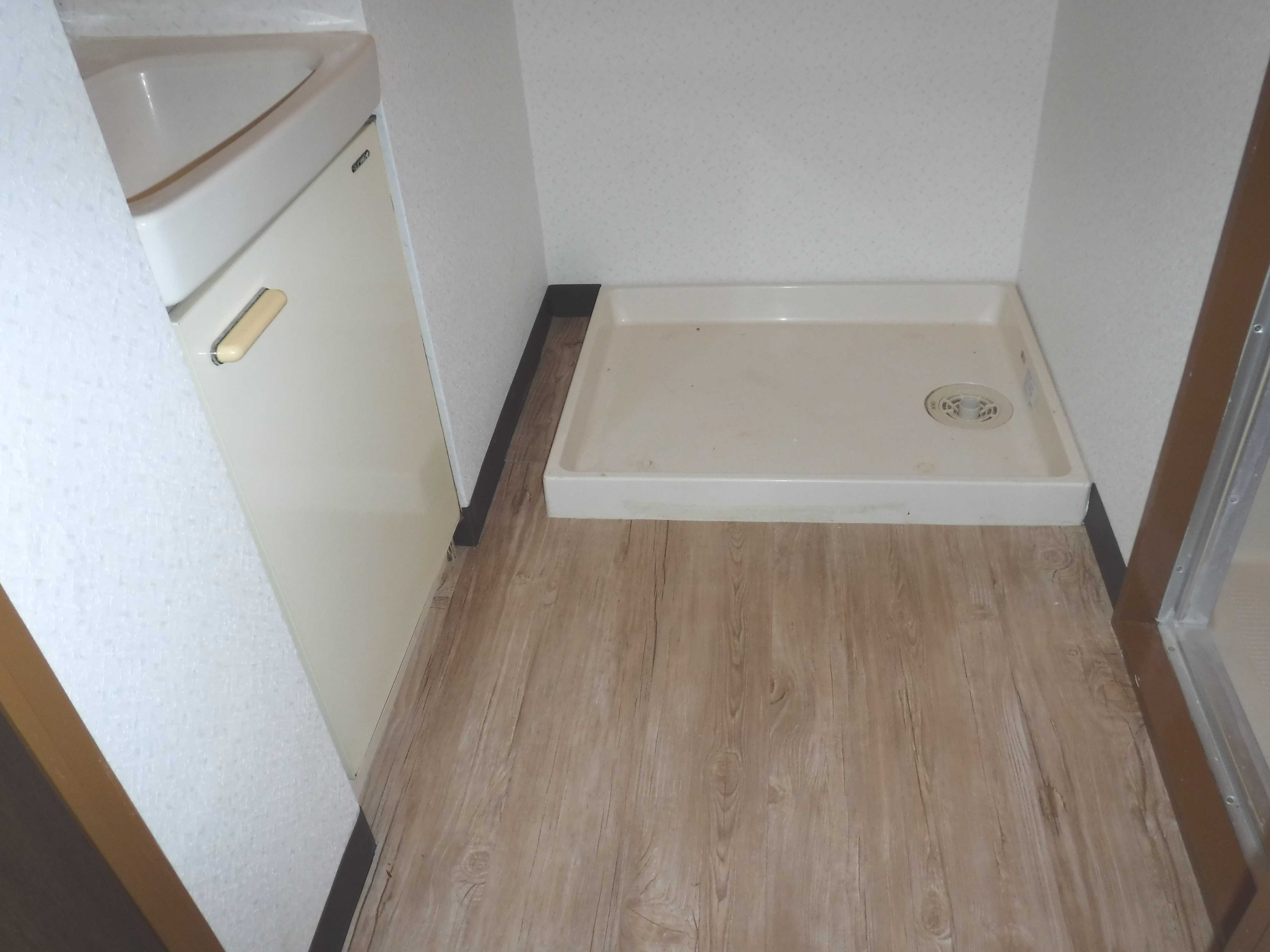 洗面設備　室内洗濯機置き場（別室の写真です）
