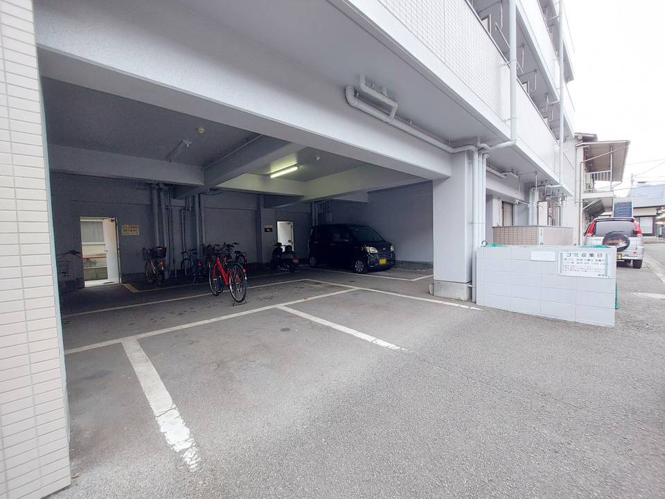駐車場　駐車場