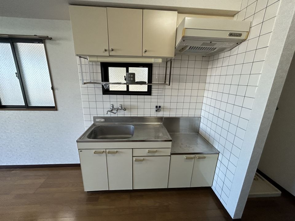 キッチン　調理スペースあり、２口ガスコンロ置けます