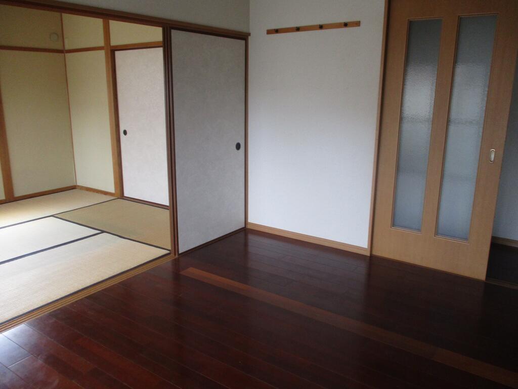 日高貸家の内装写真