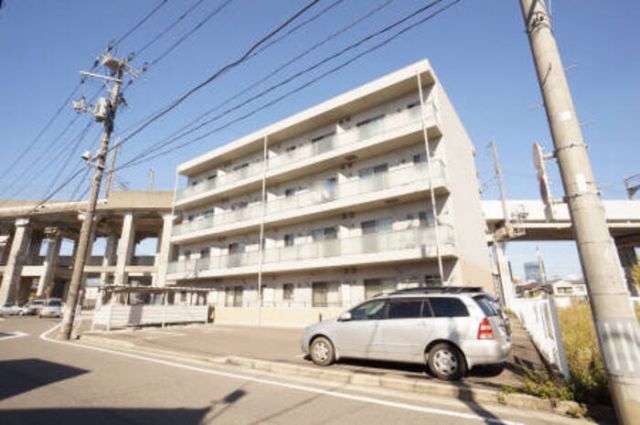 新潟市中央区天神尾のマンションの建物外観