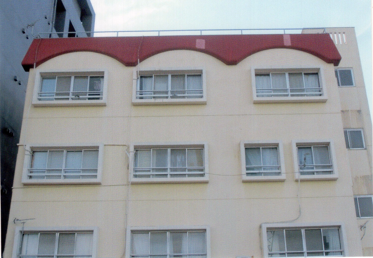 熱海市渚町のアパートの建物外観