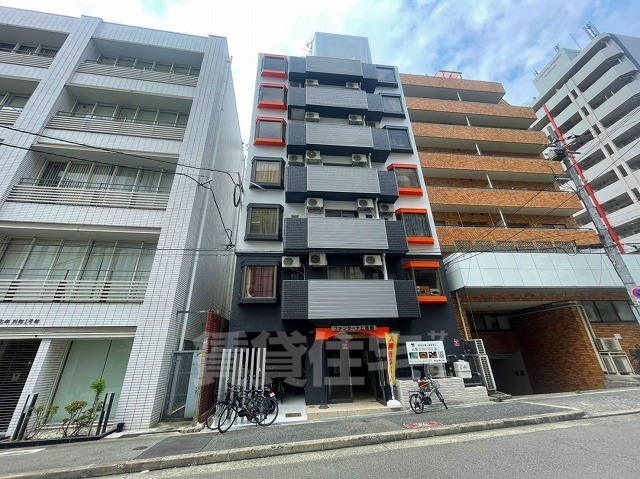 大阪市天王寺区上本町のマンションの建物外観