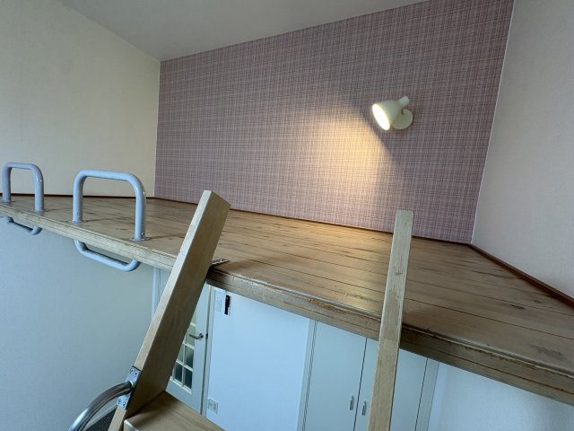 その他部屋・スペース　ライトつきのロフト収納に使用されるとお部屋を広く使えるのでお