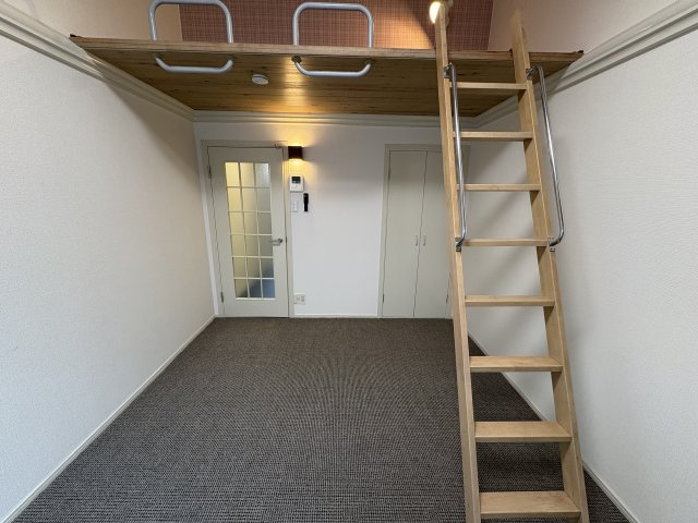 居室・リビング　白を基調とした明るいリビング　南向きなのでどこにいても暖かい