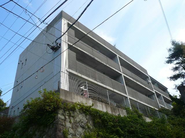 長崎市城栄町のマンションの建物外観