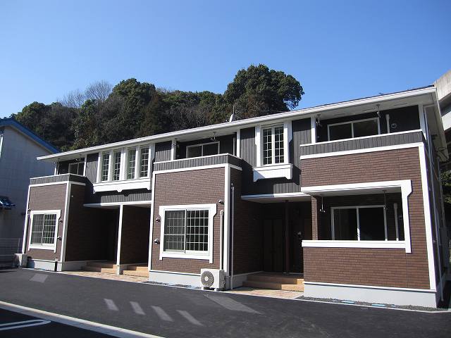 松江市宍道町佐々布のアパートの建物外観