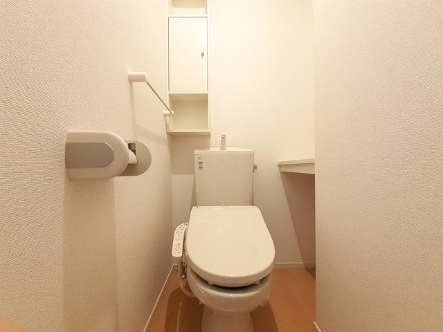 【富山市中冨居のアパートのトイレ】