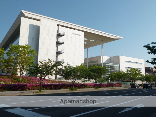 大学・短大　神奈川県立保健福祉大学（大学・短大）まで738m