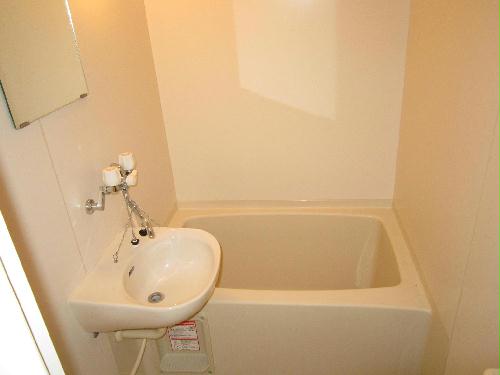 バス・シャワールーム　湯船に浸かり1日の疲れを癒そう