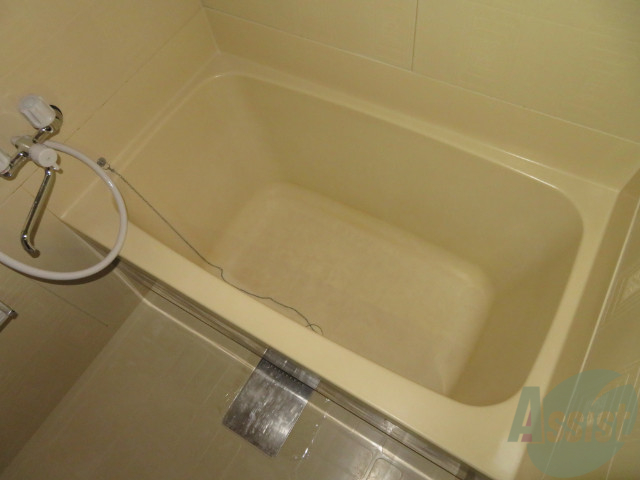 バス・シャワールーム　ゆったり広さのユニットバスですね疲れも取れそうですよ