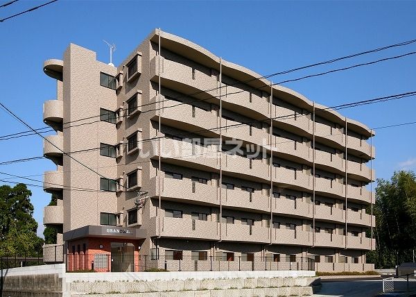 【ＧＲＡＮＤＷＥＬＬの建物外観】