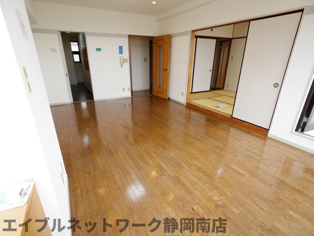 アーバンヒルズの居間写真