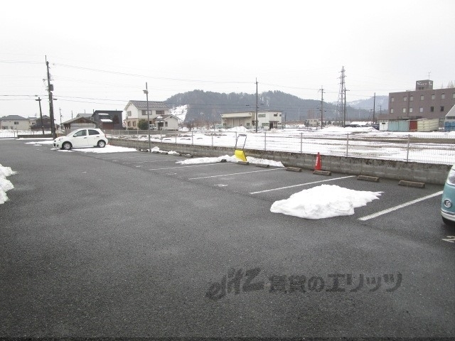 【長浜市木之本町木之本のアパートの駐車場】