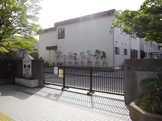 【ＧＲＡＣＥＶＩＬＬＥ１６４の小学校】