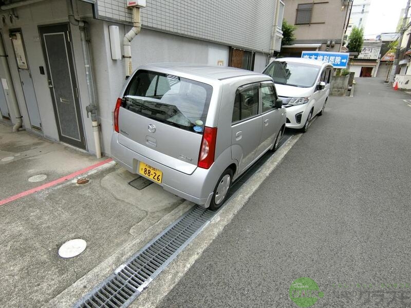 【茨木市末広町のマンションの駐車場】