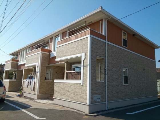 【岡山市北区足守のアパートの建物外観】