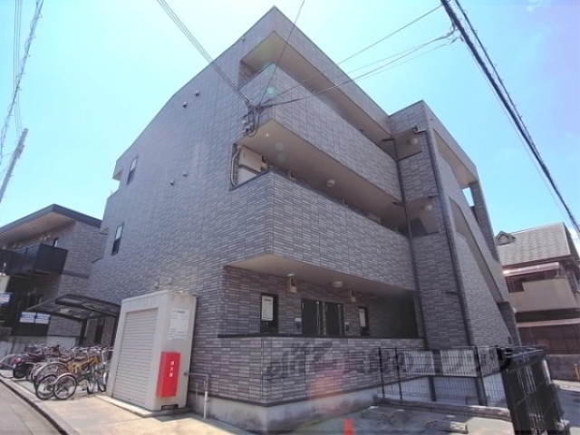 京都市伏見区桃山最上町のマンションの建物外観