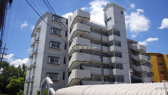 長久手市蟹原のマンションの建物外観