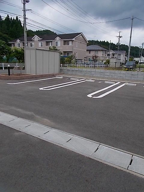 【サン　ブライトの駐車場】