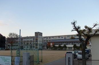 【マウントック・ルルIIの小学校】