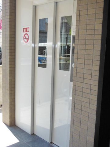 エントランス　エレベータ