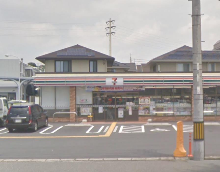 コンビニ　セブンイレブン（コンビニ）まで300m