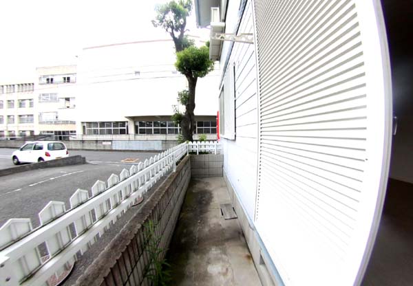 バルコニー　暖かな日差しのふりそそぐバルコニー