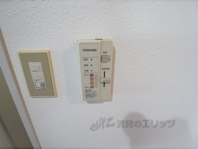 その他設備　給湯器リモコン