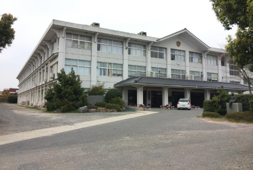 中学校　倉吉市立東中学校（中学校）まで1950m