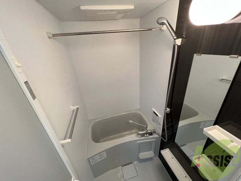 バス・シャワールーム　清潔感のある浴室ですね。機能性も使い勝手も良さそうです。