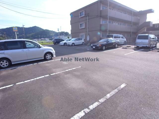 駐車場　駐車場